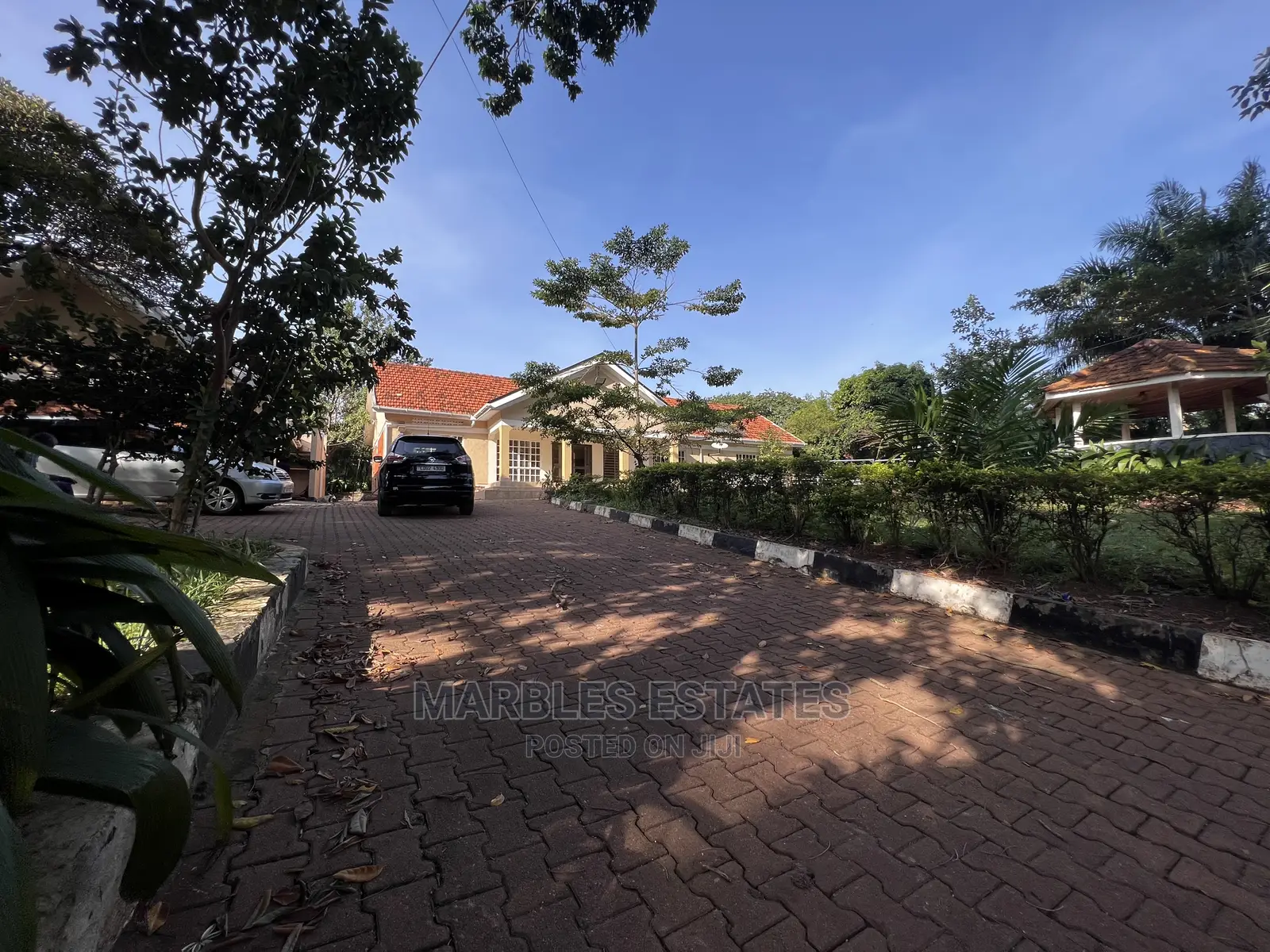 4bdrm Bungalow in Bugolobi, Central Division for Rent