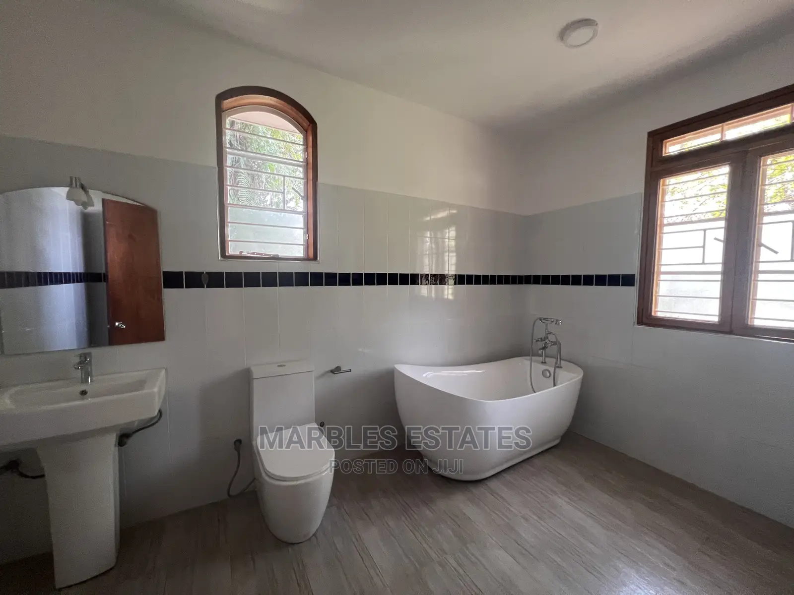 4bdrm Bungalow in Mutungo, Central Division for Rent