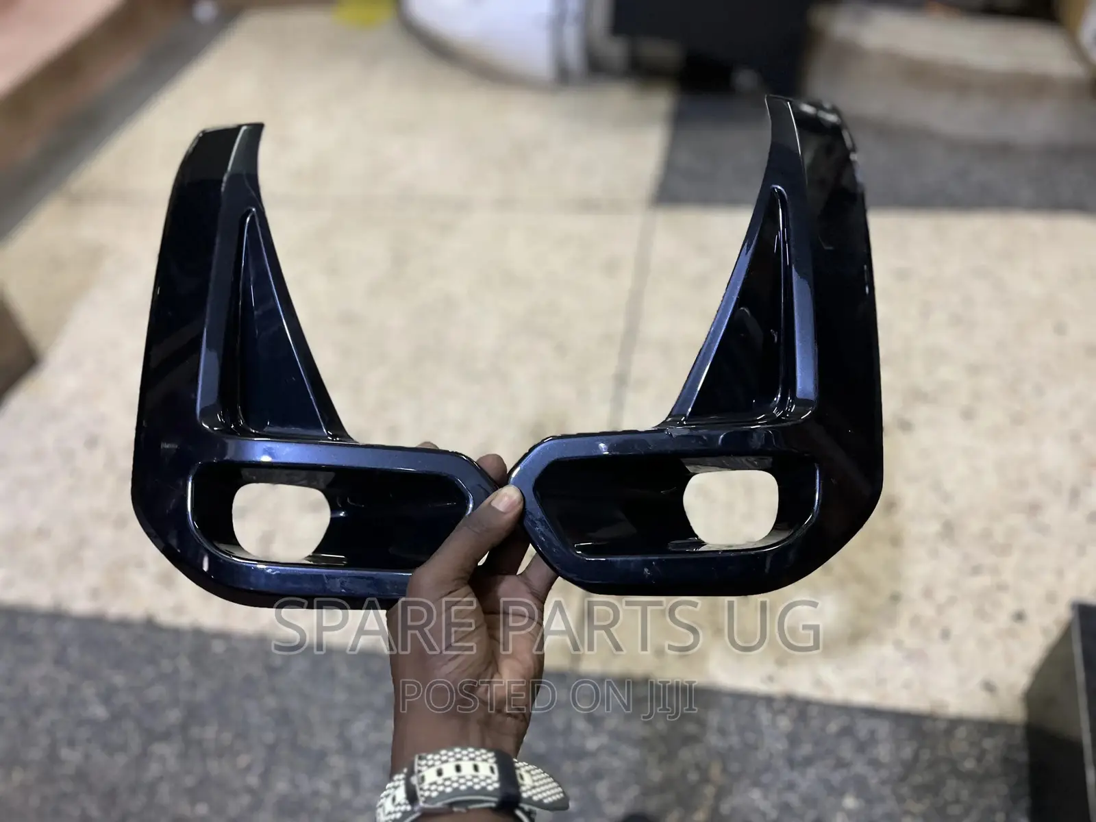 Hilux Revo 2020 - 23 Foglamp / Spotlight Cover