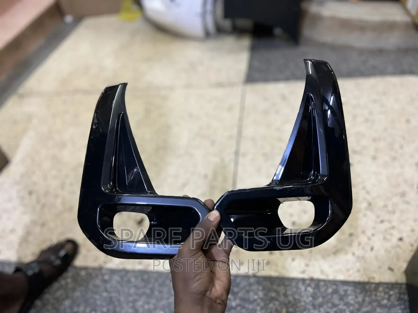 Hilux Revo 2020 - 23 Foglamp / Spotlight Cover