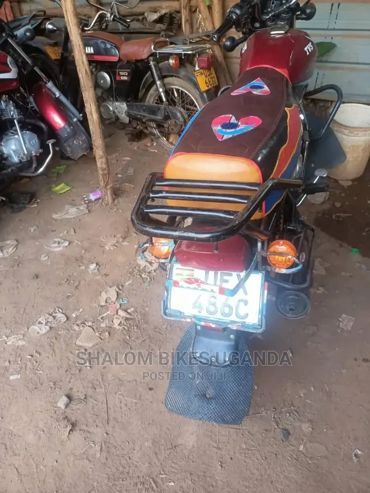 TVS HLX 125 2018 Beige
