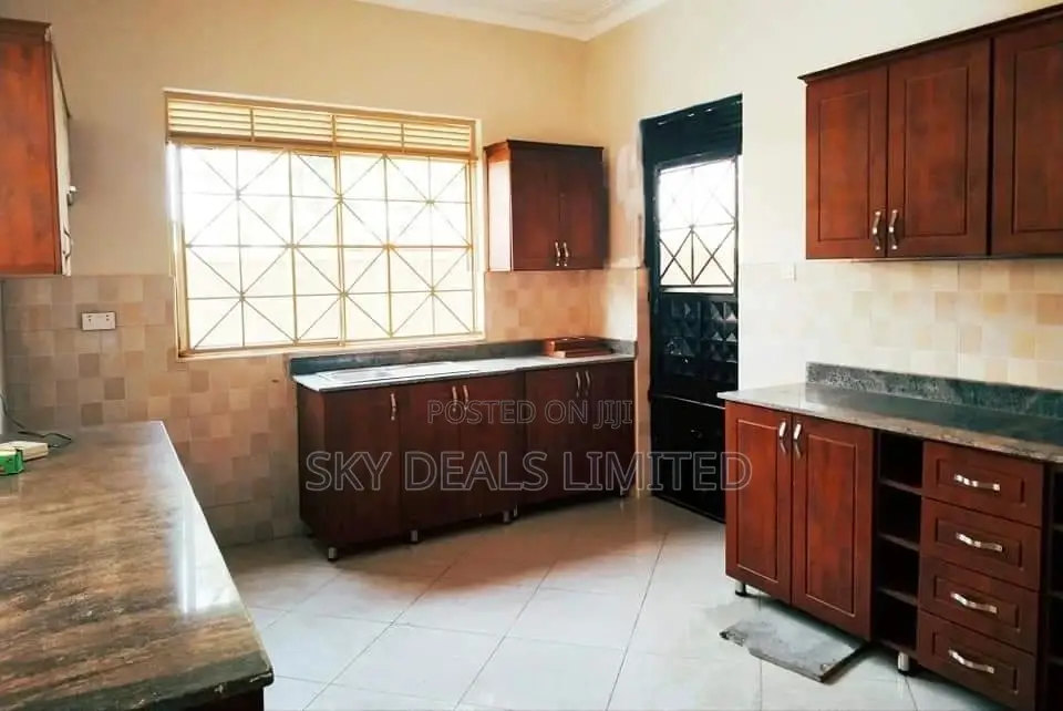 2bdrm Bungalow in Kyanja, Nakawa for Sale