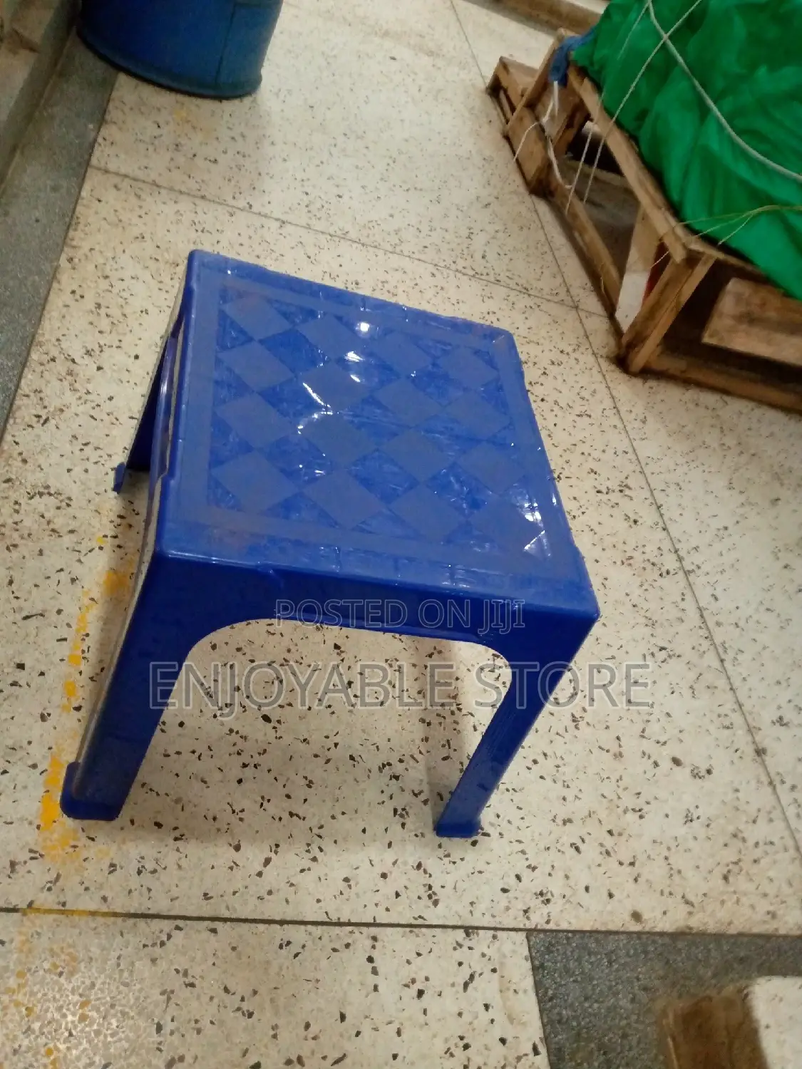 Plastic Medium Table