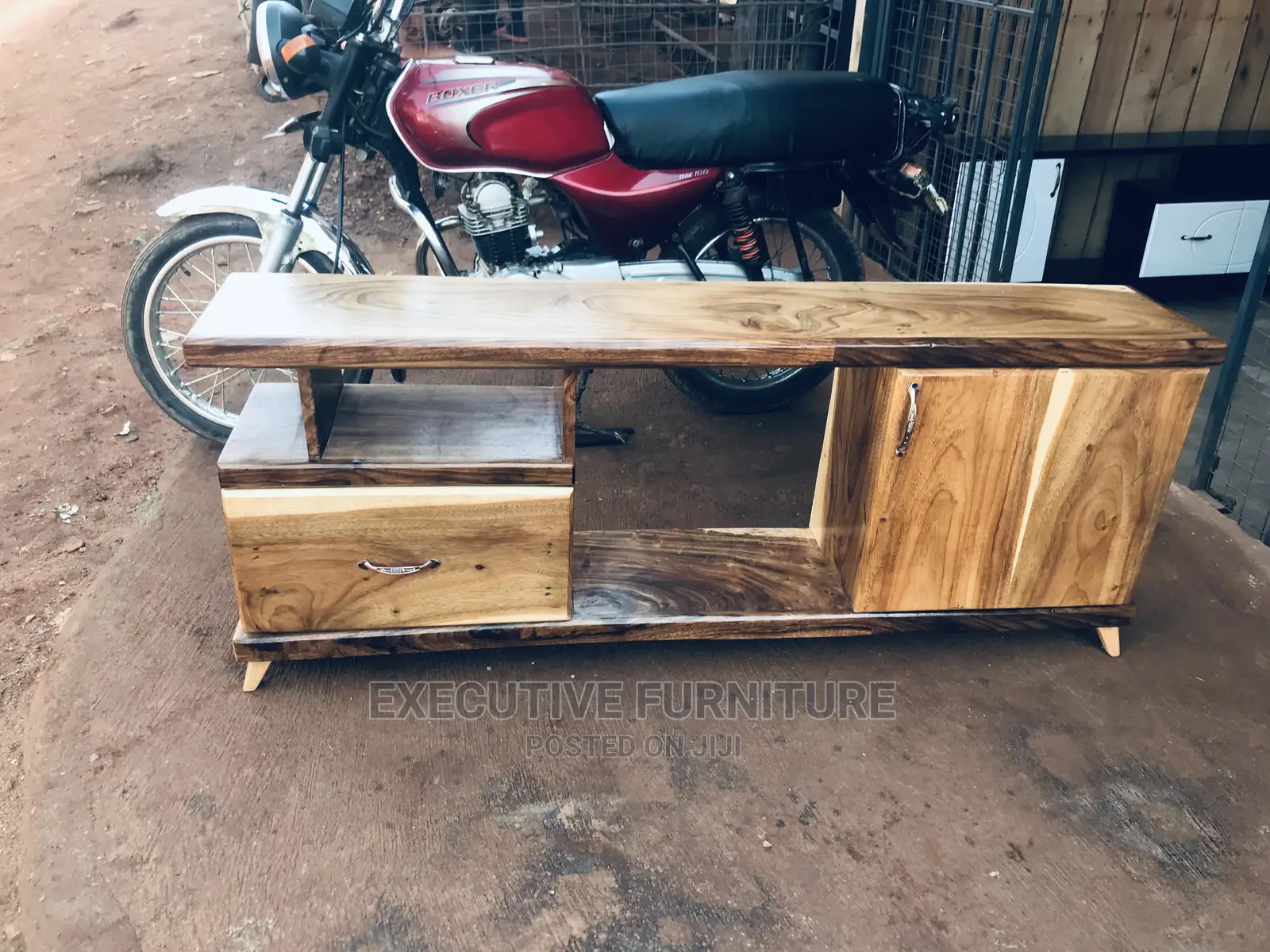 Mugave Tv Stand