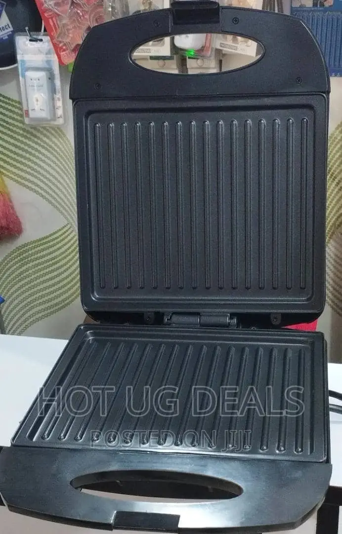 4 Slice Grill Maker - Black/White