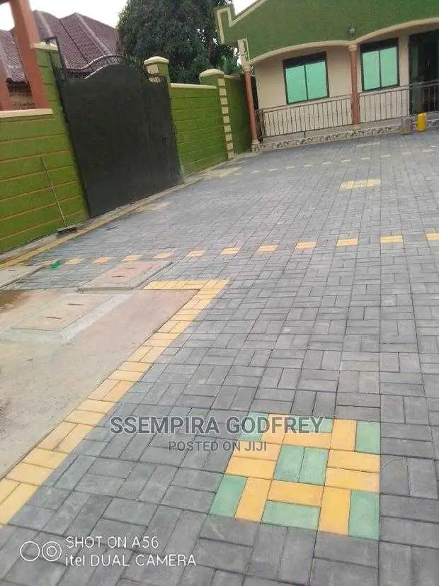 Paver Installer With Good Motives
