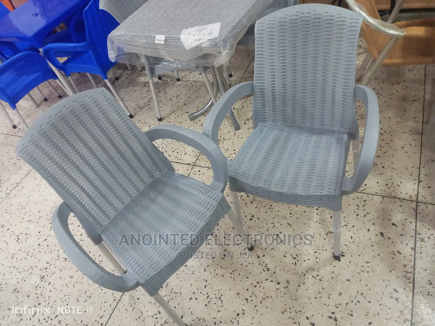 Plastic Chairs With Arms