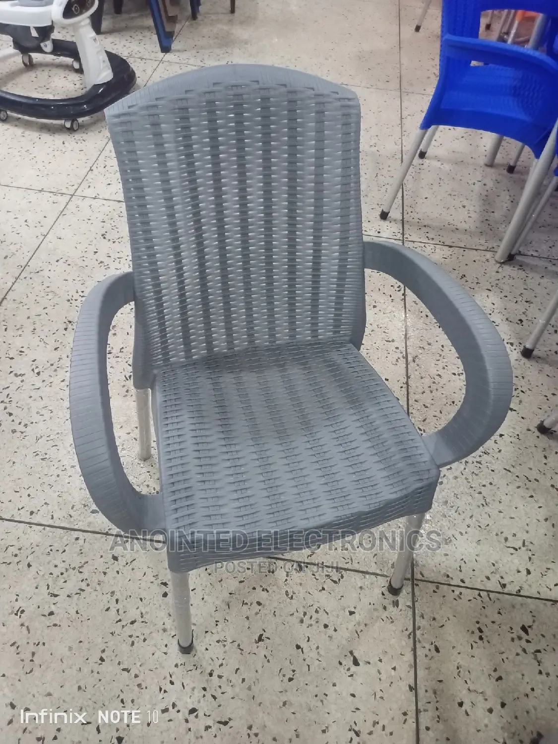 Plastic Chairs With Arms