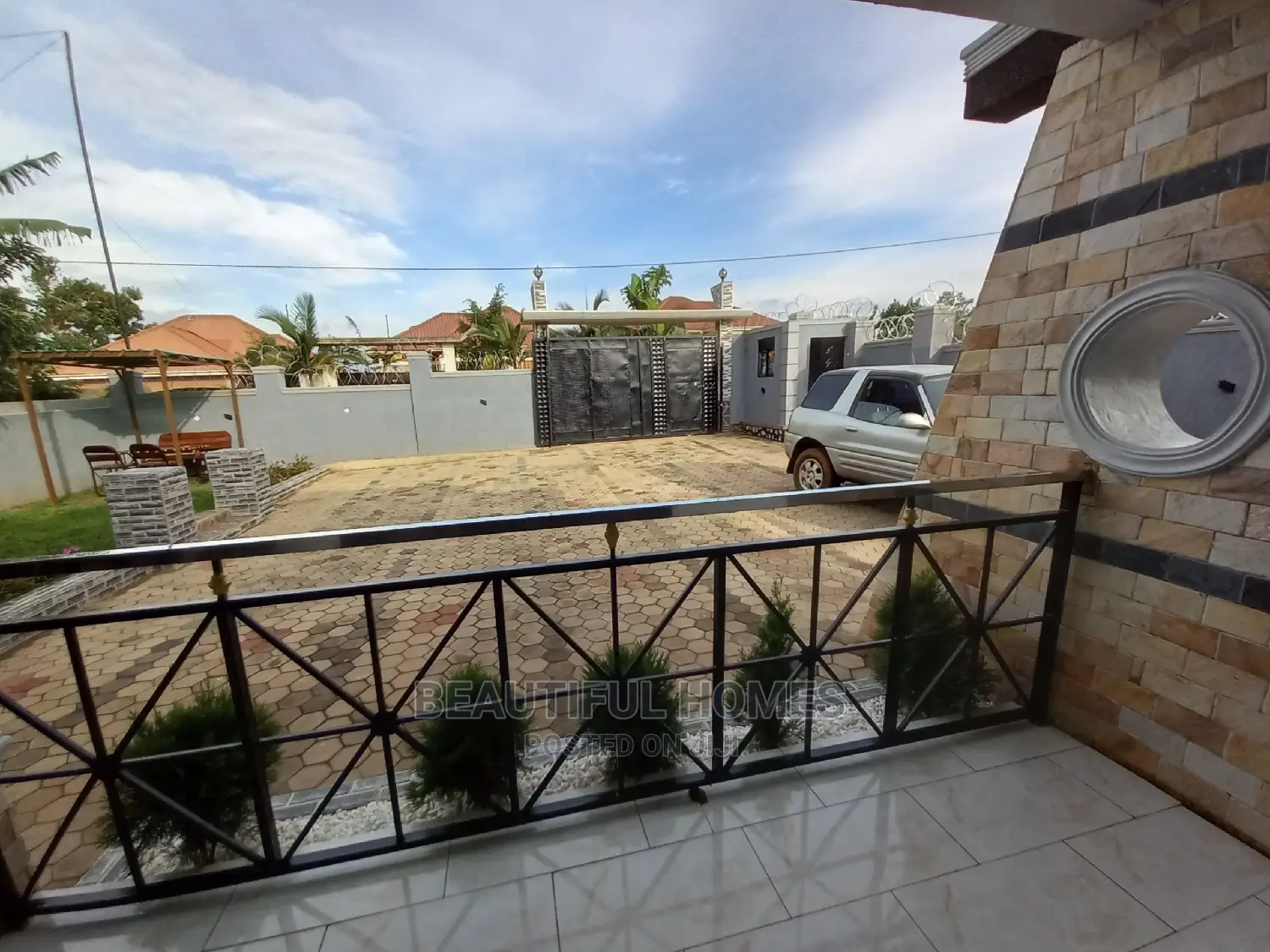 Furnished 4bdrm House in Kira for Sale