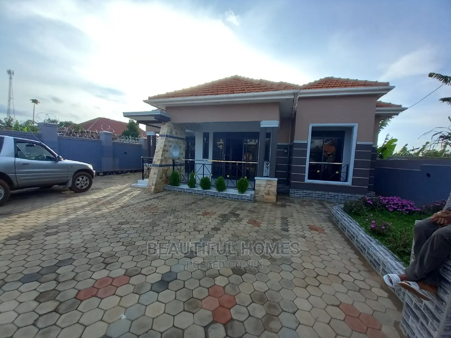 Furnished 4bdrm Bungalow in Kira for Sale