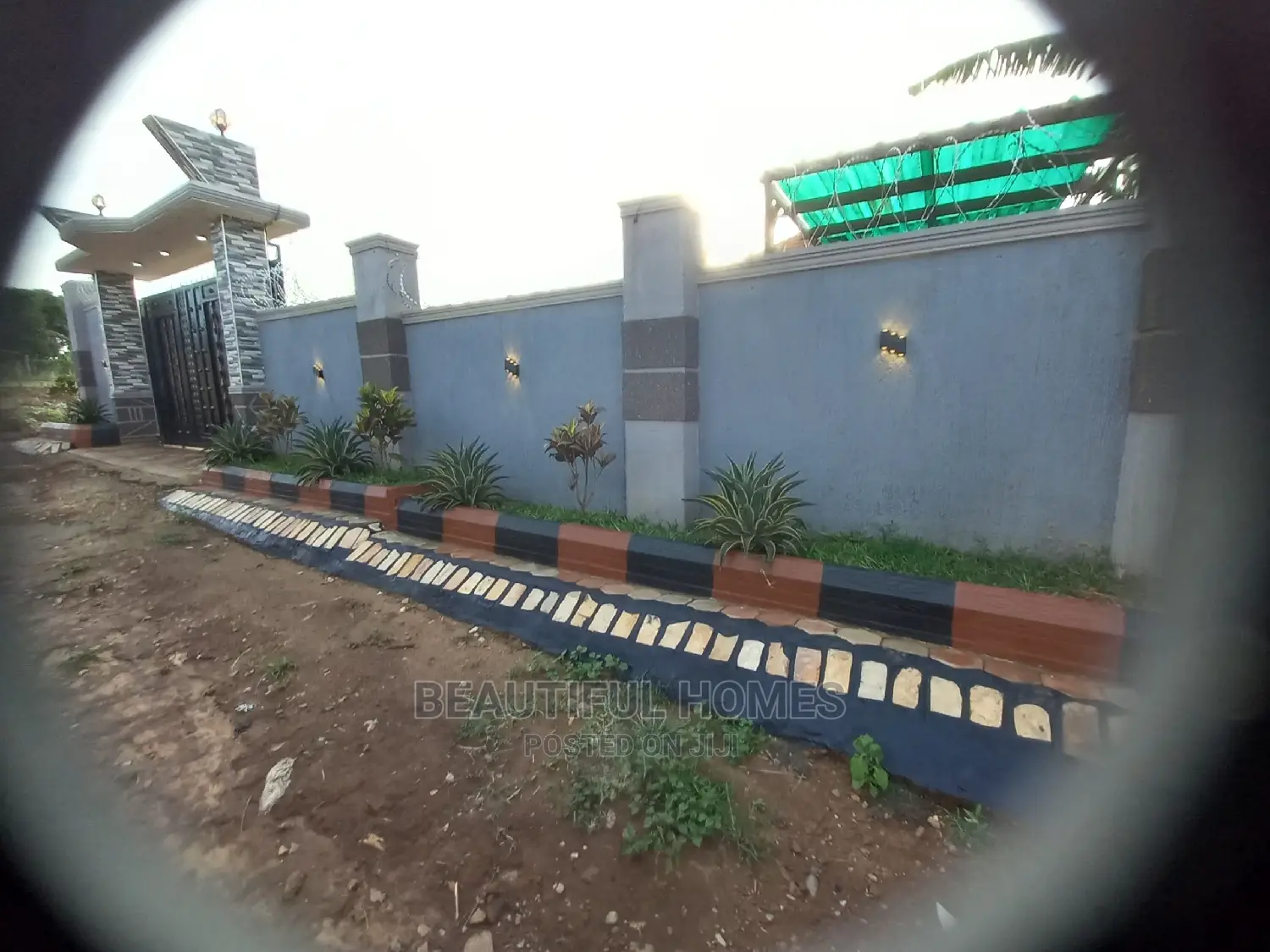 Furnished 4bdrm Bungalow in Kira for Sale