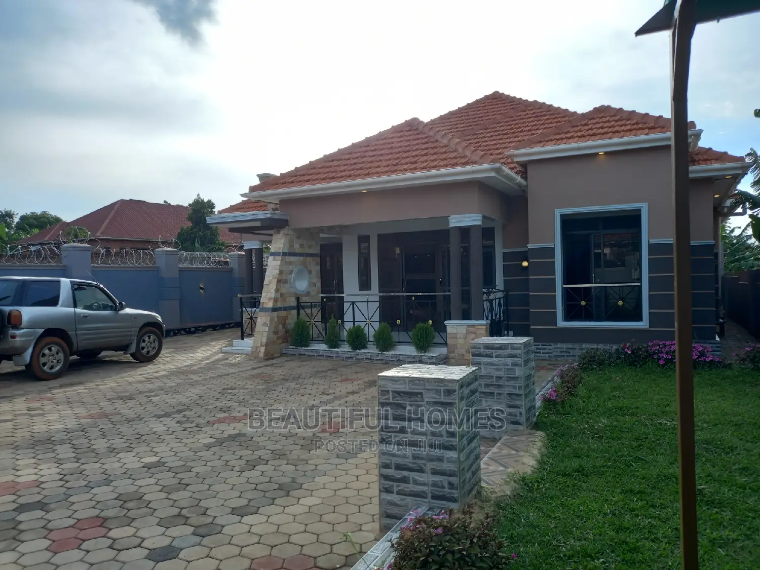 Furnished 4bdrm Bungalow in Kira for Sale