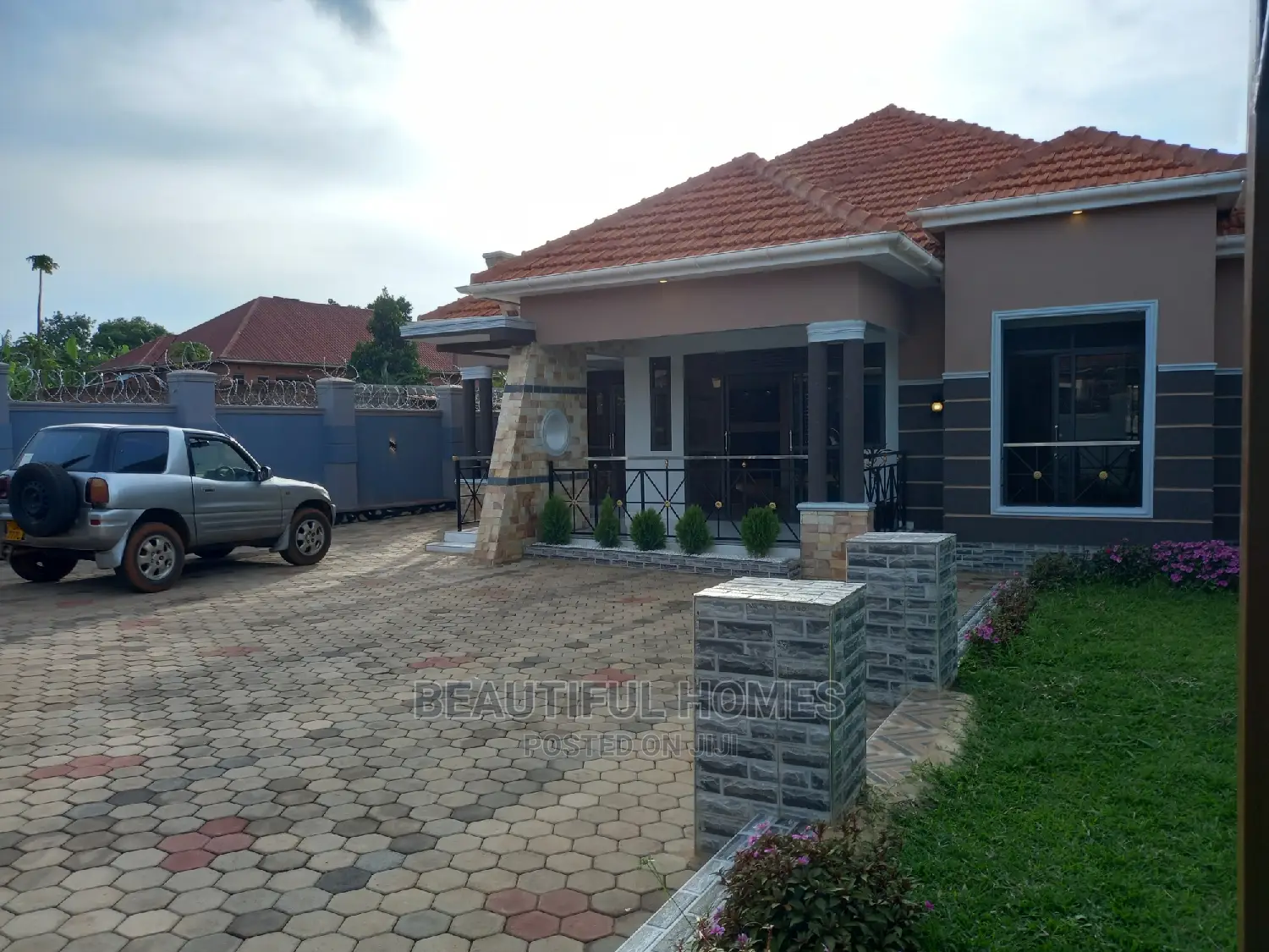 Furnished 4bdrm Bungalow in Kira for Sale