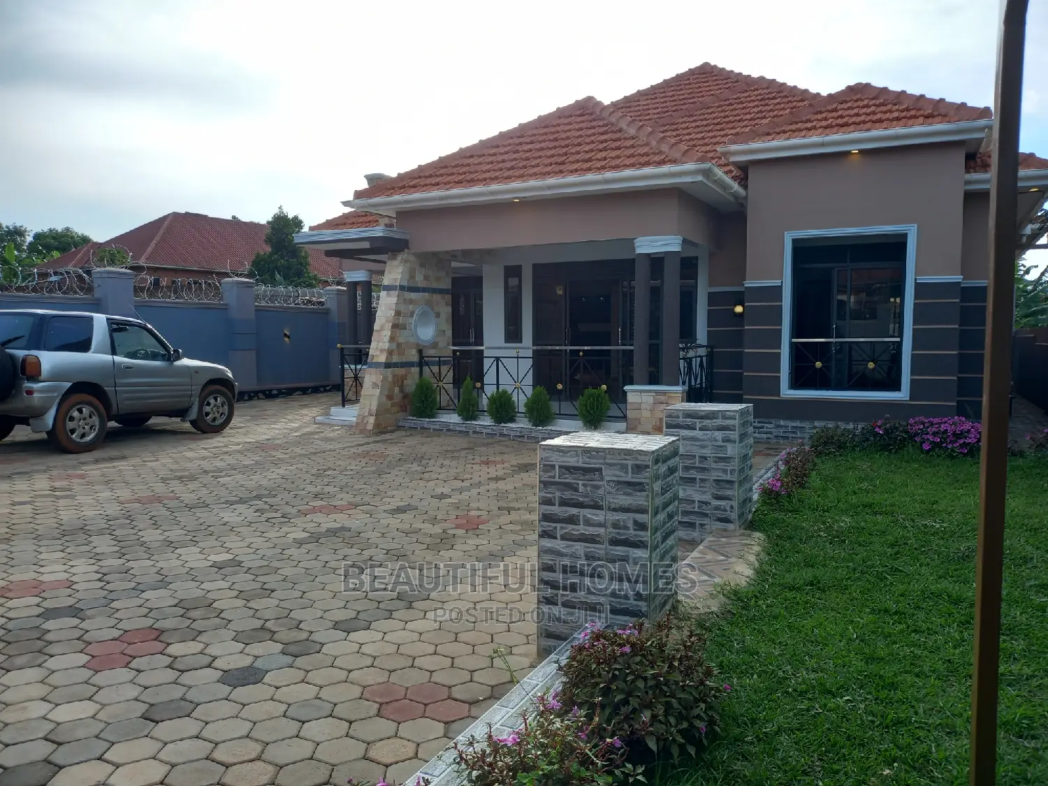 Furnished 4bdrm Maisonette in Kira for Sale