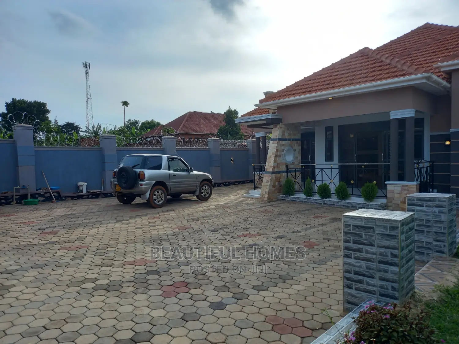 Furnished 4bdrm Maisonette in Kira for Sale