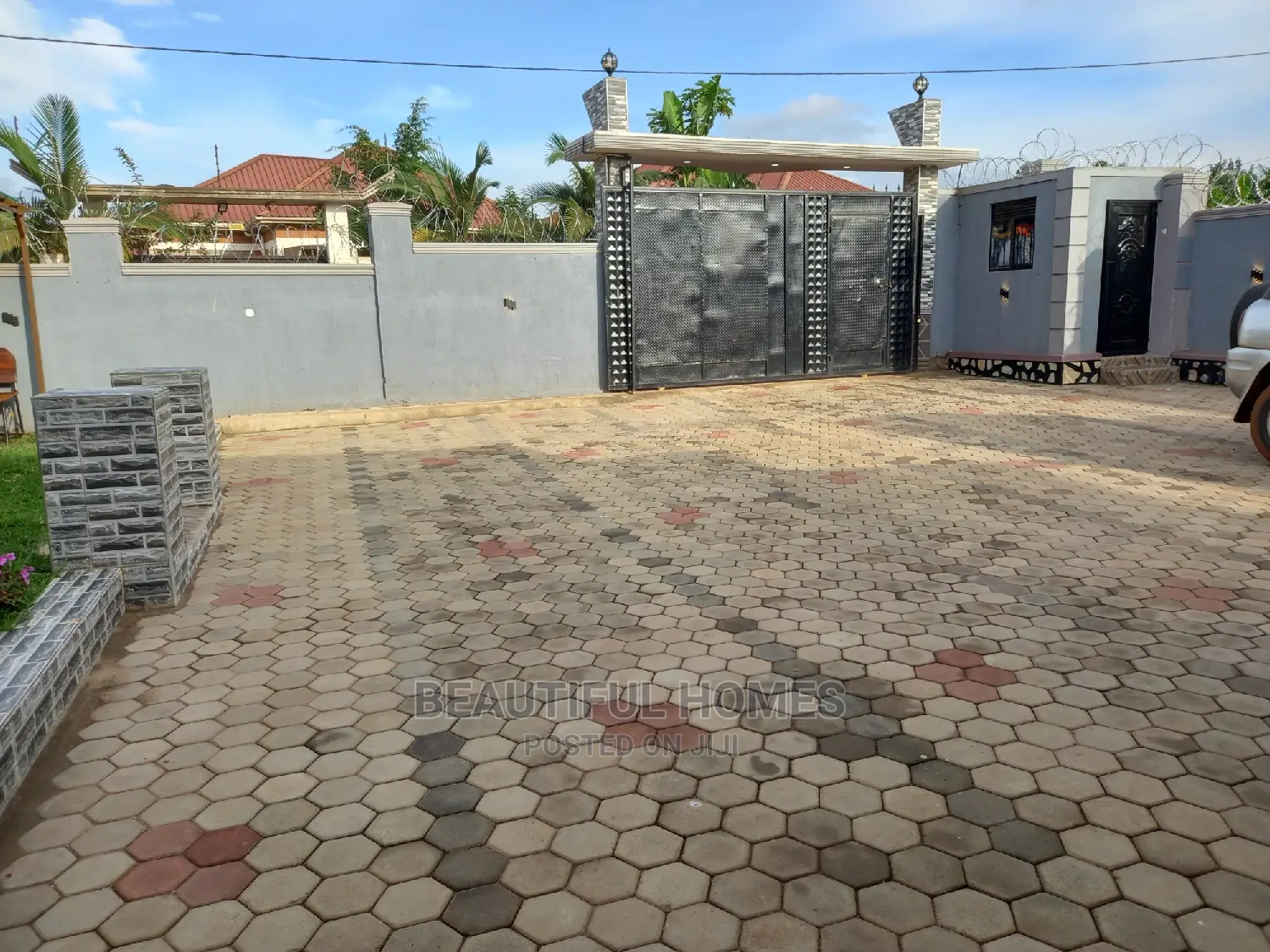 Furnished 4bdrm Maisonette in Kira for Sale
