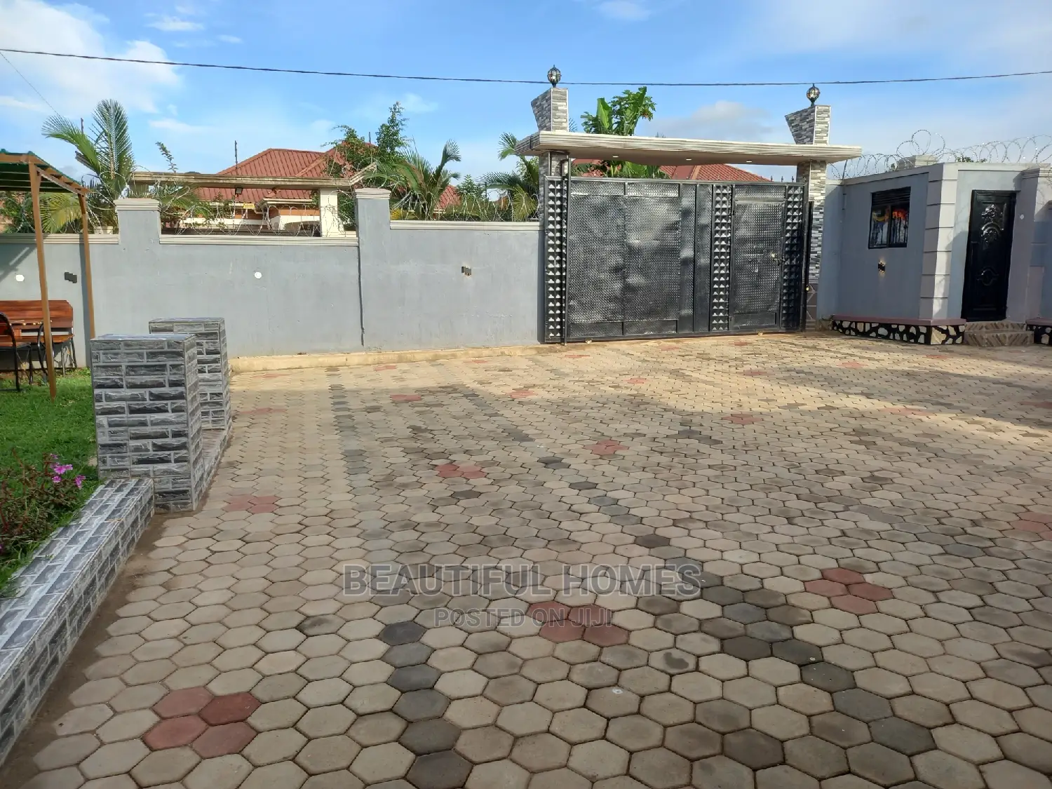 Furnished 4bdrm Maisonette in Kira for Sale