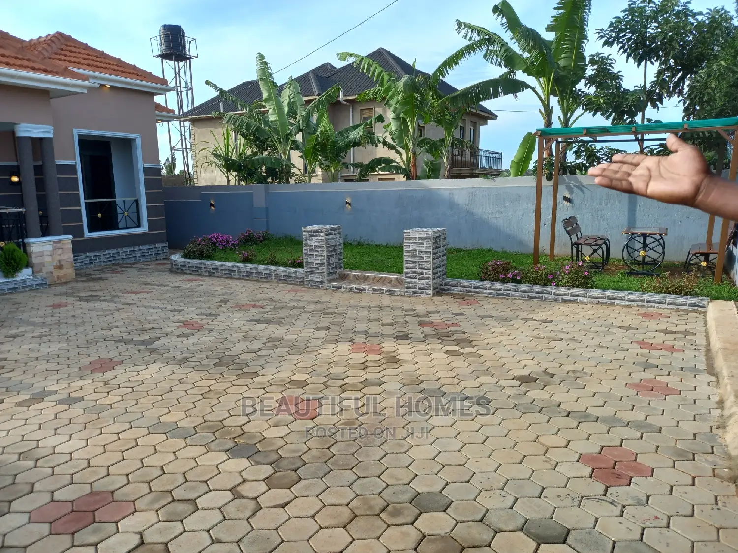 Furnished 4bdrm Bungalow in Kira for Sale