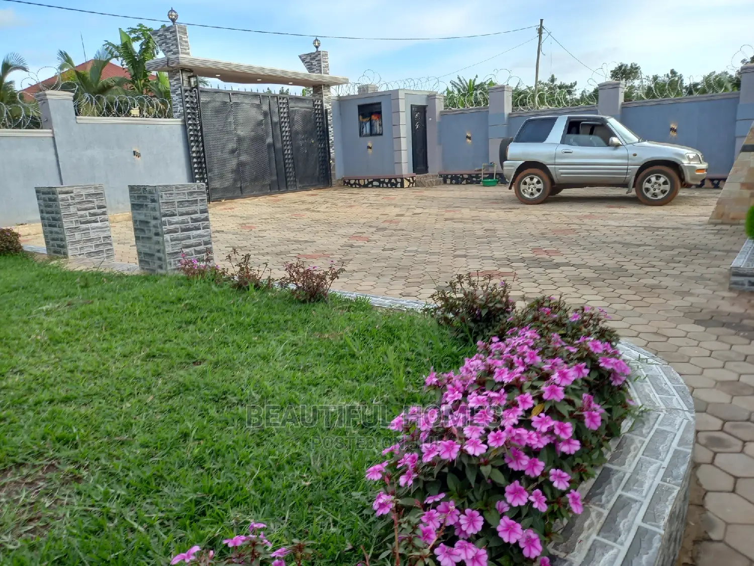 Furnished 4bdrm Bungalow in Kira for Sale
