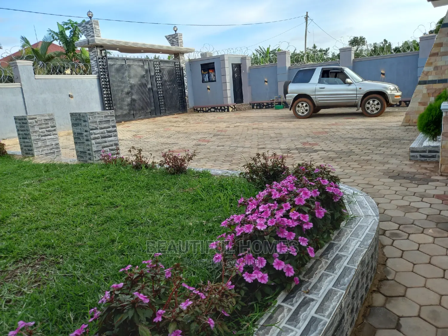 Furnished 4bdrm House in Kira for Sale