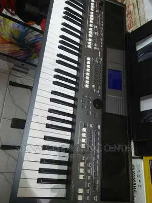 Yamaha Keyboard PSR S670 Uk Used