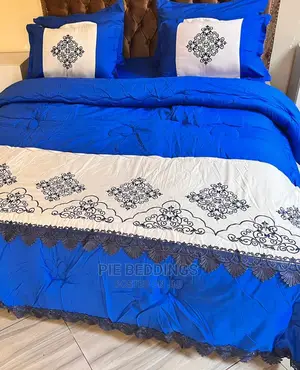 Good Quality Bedcover With 4 Pillow Cases