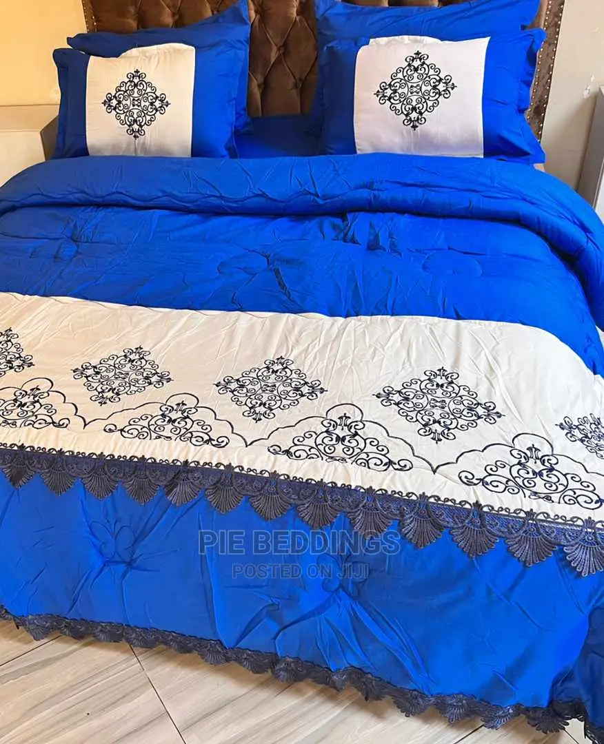 Good Quality Bedcover With 4 Pillow Cases