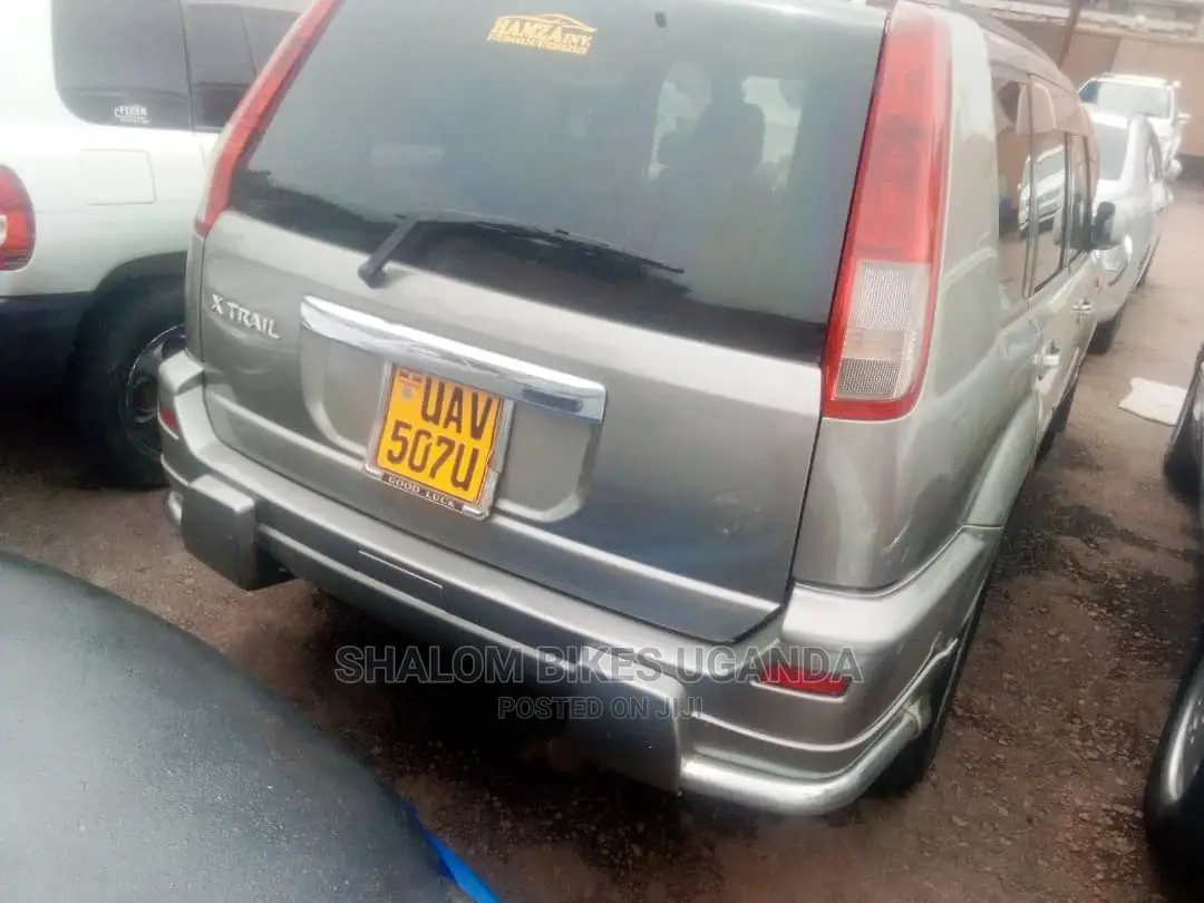 Nissan X-Trail 2000 Gray