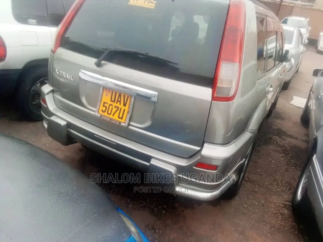 Nissan X-Trail 2000 Gray