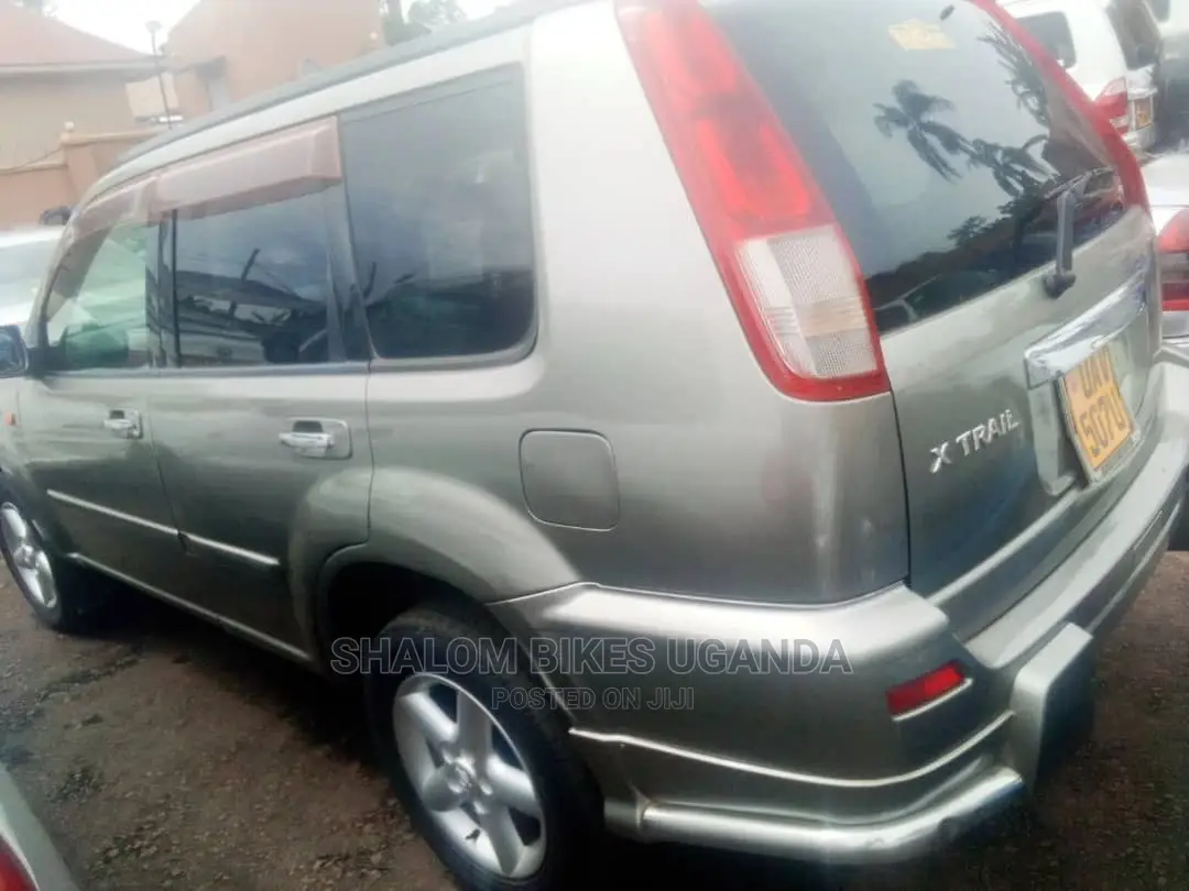 Nissan X-Trail 2000 Gray