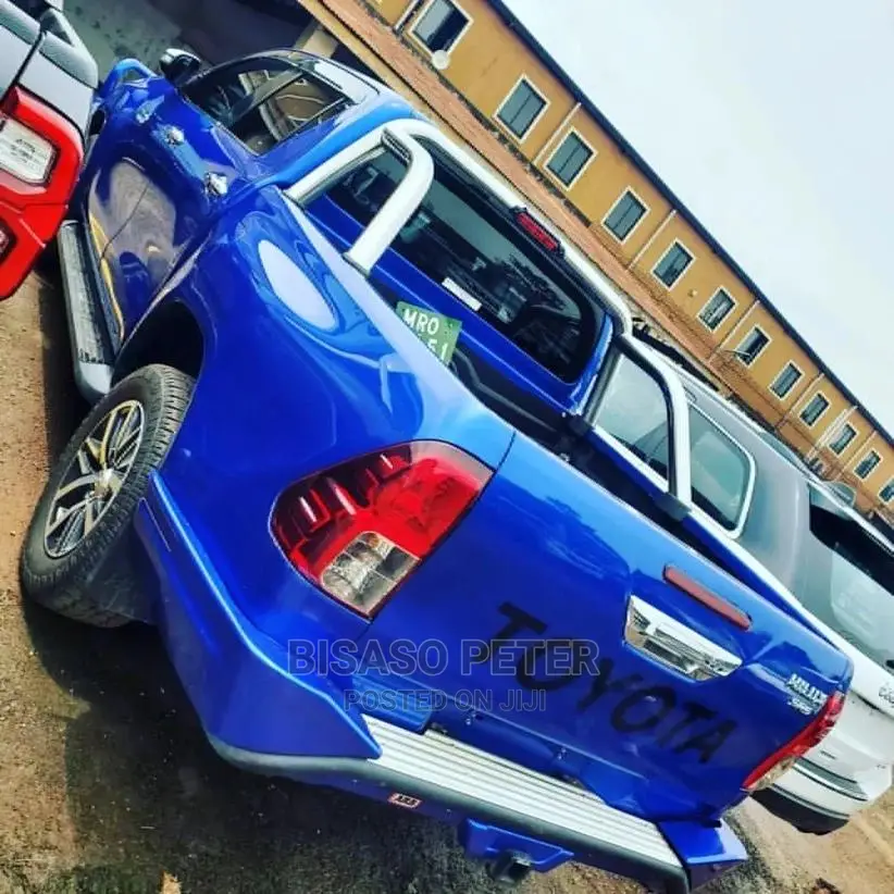 Toyota Hilux 2018 Blue
