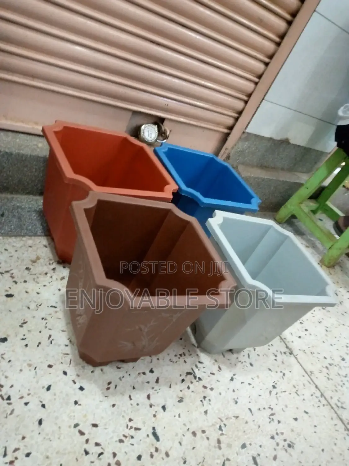 Flower Pots (Plastic)