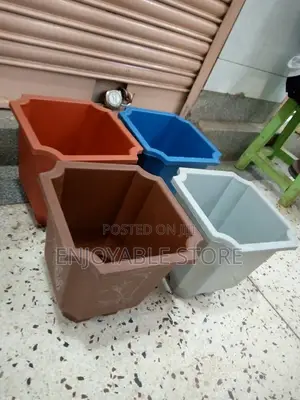 Flower Pots (Plastic)