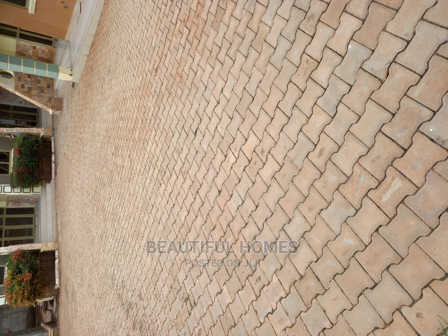 Furnished 1bdrm House in Kira for Sale