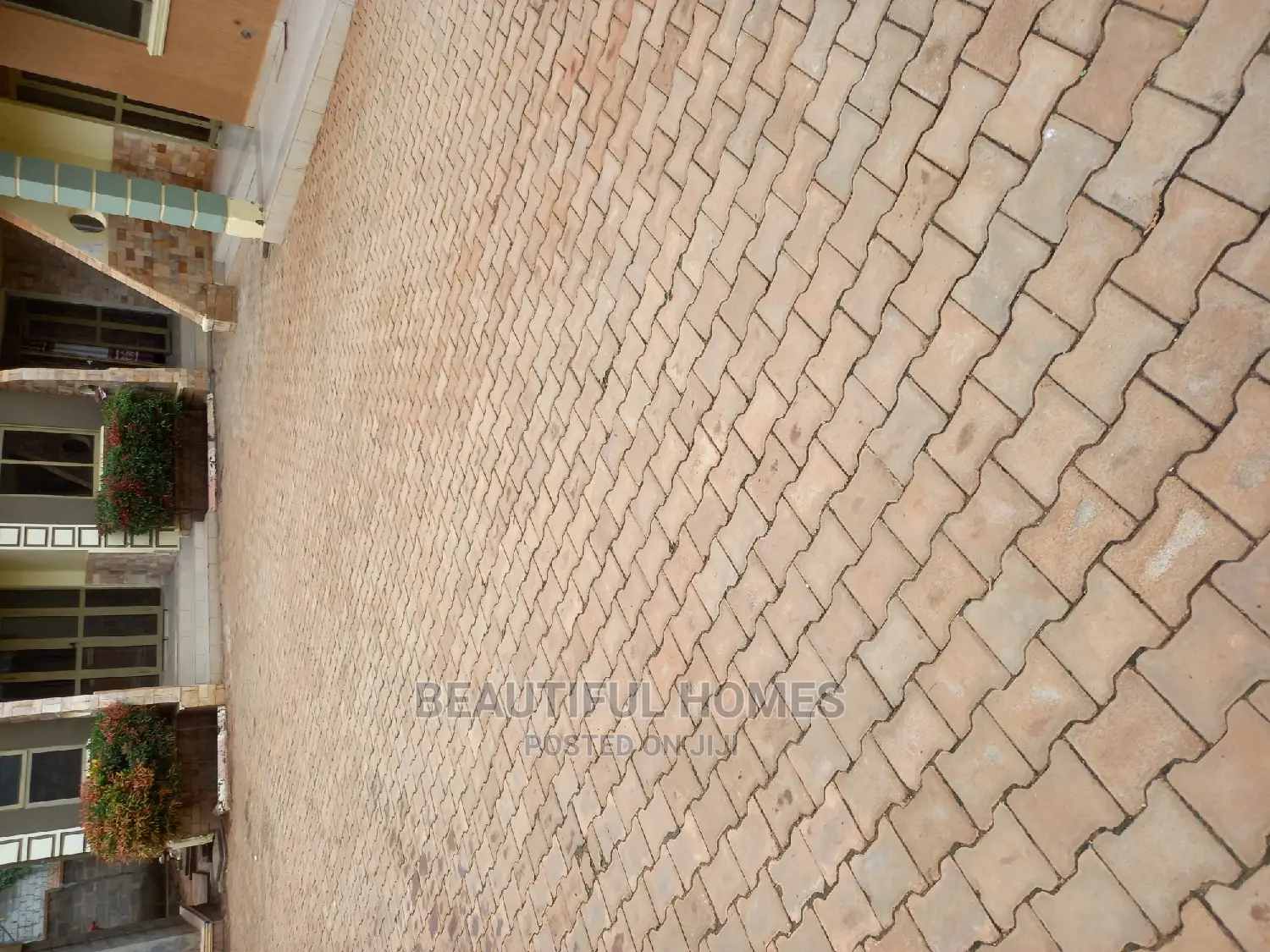 Furnished 1bdrm Apartment in Kira Town for Sale