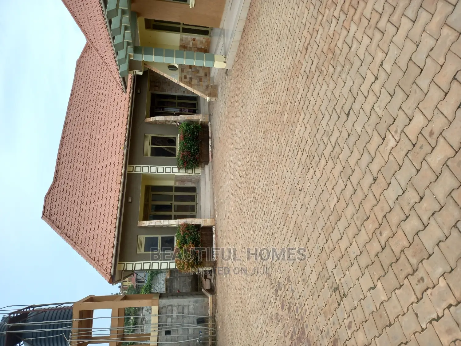 Furnished 1bdrm Apartment in Kira Town for Sale