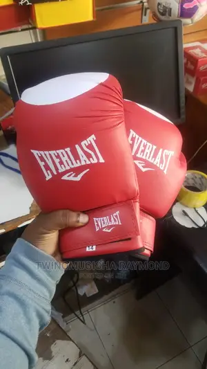 Everlast Boxing Gloves , Size 14