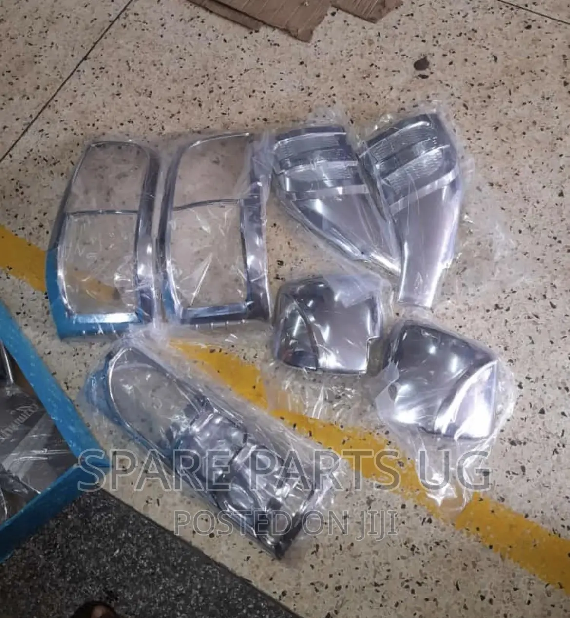 Toyota Hiace Drone / Cube Full Chrome Kit