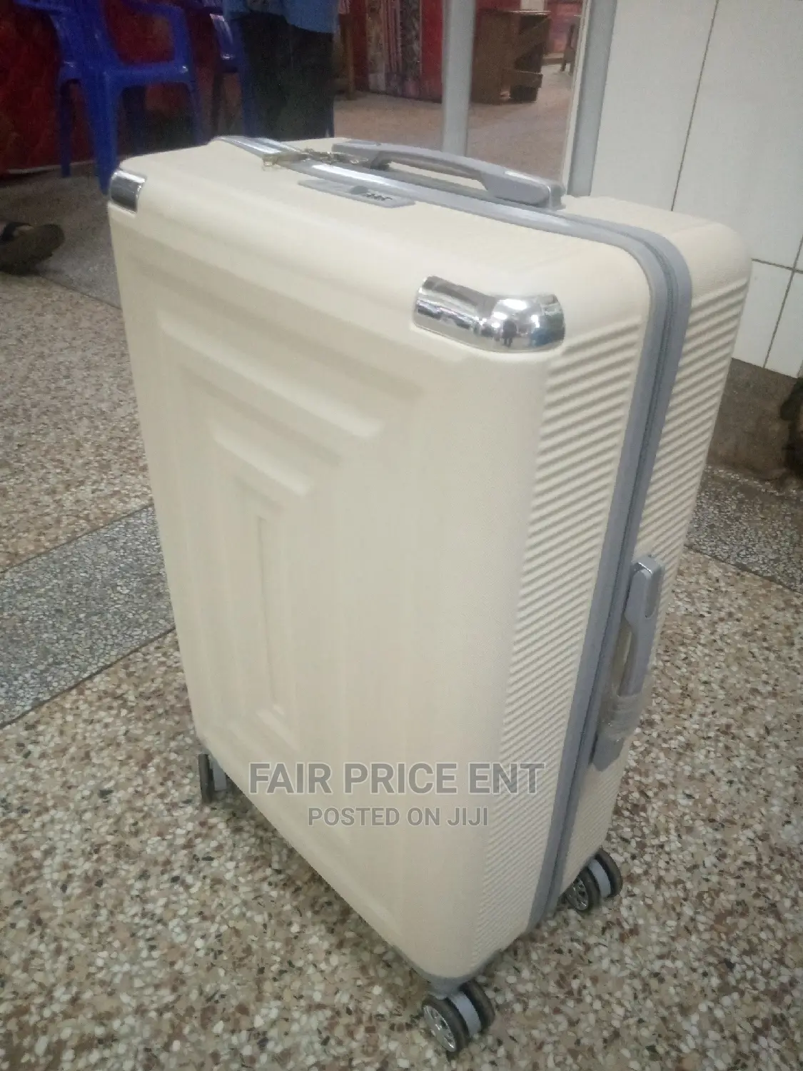 Executive Plastic Suitcase Extra Large ( Cream)