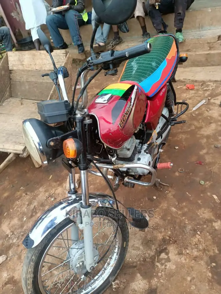 Bajaj Boxer 2016 White