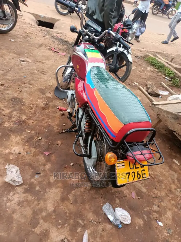 Bajaj Boxer 2016 White