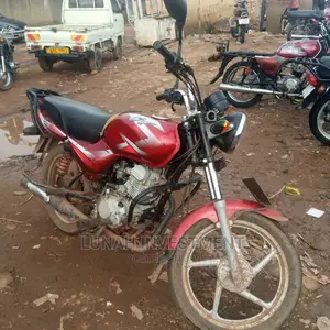 New Bajaj Boxer 125 2022 Red