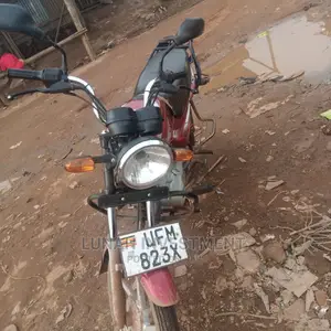 New Bajaj Boxer 125 2022 Red