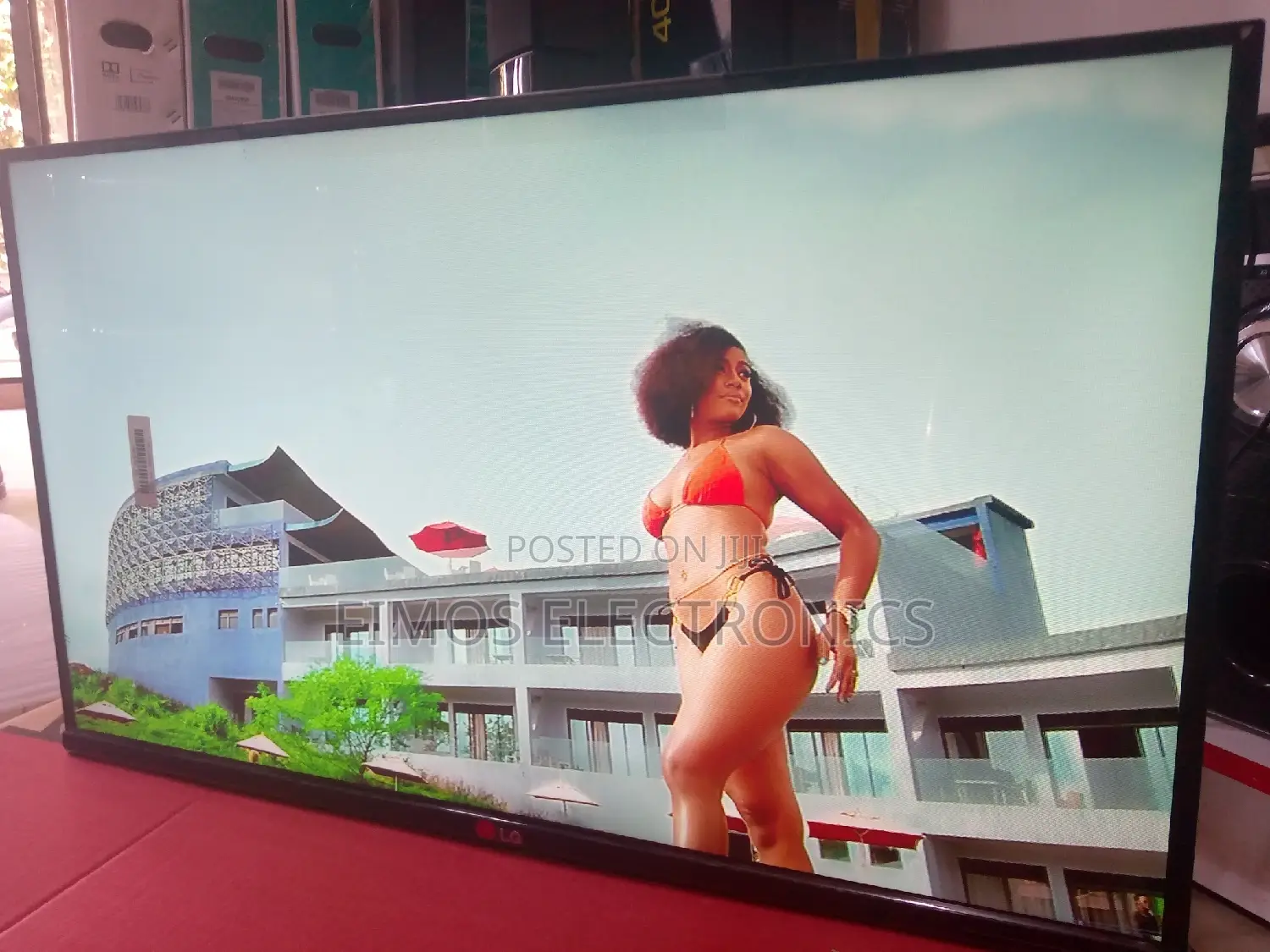 32 Inches Lg Free to Air TV
