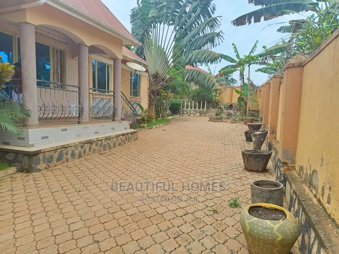 Furnished 3bdrm House in Kira for Sale
