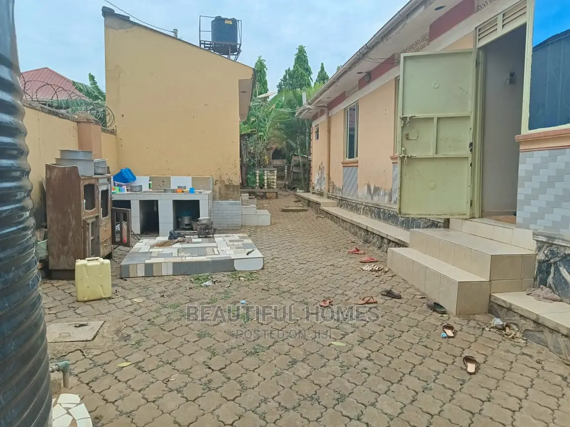 Furnished 3bdrm House in Kira for Sale
