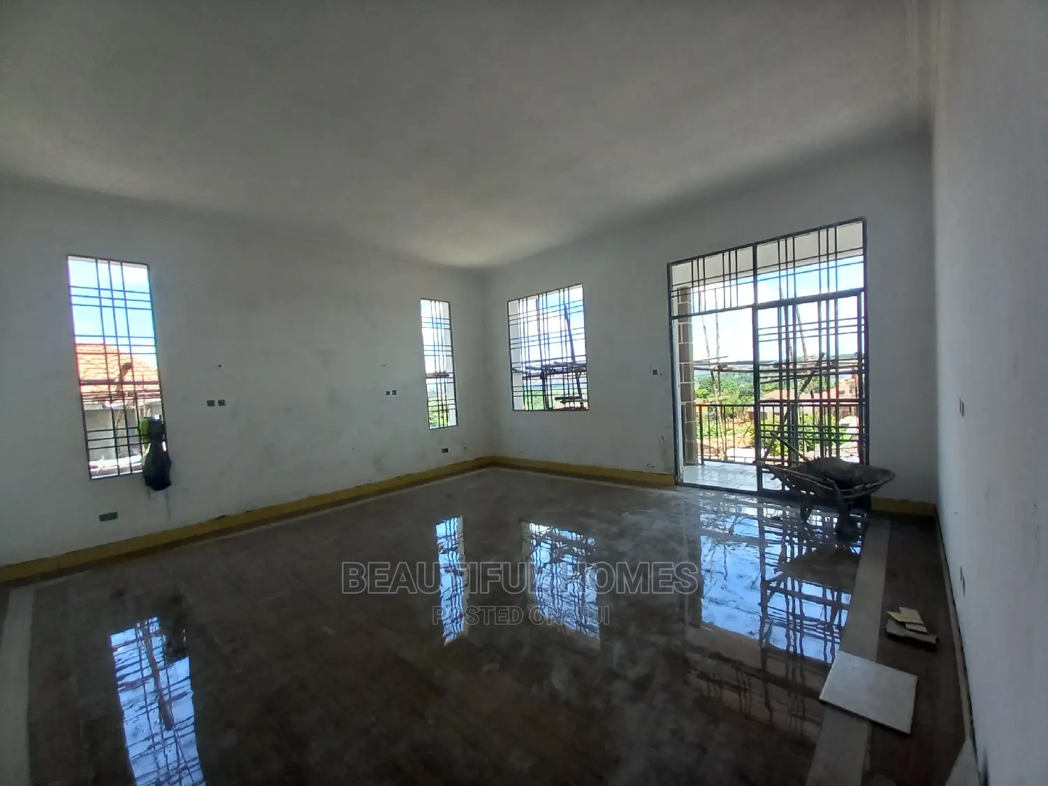 Furnished 6bdrm Mansion in Kigo, Central Division for Sale