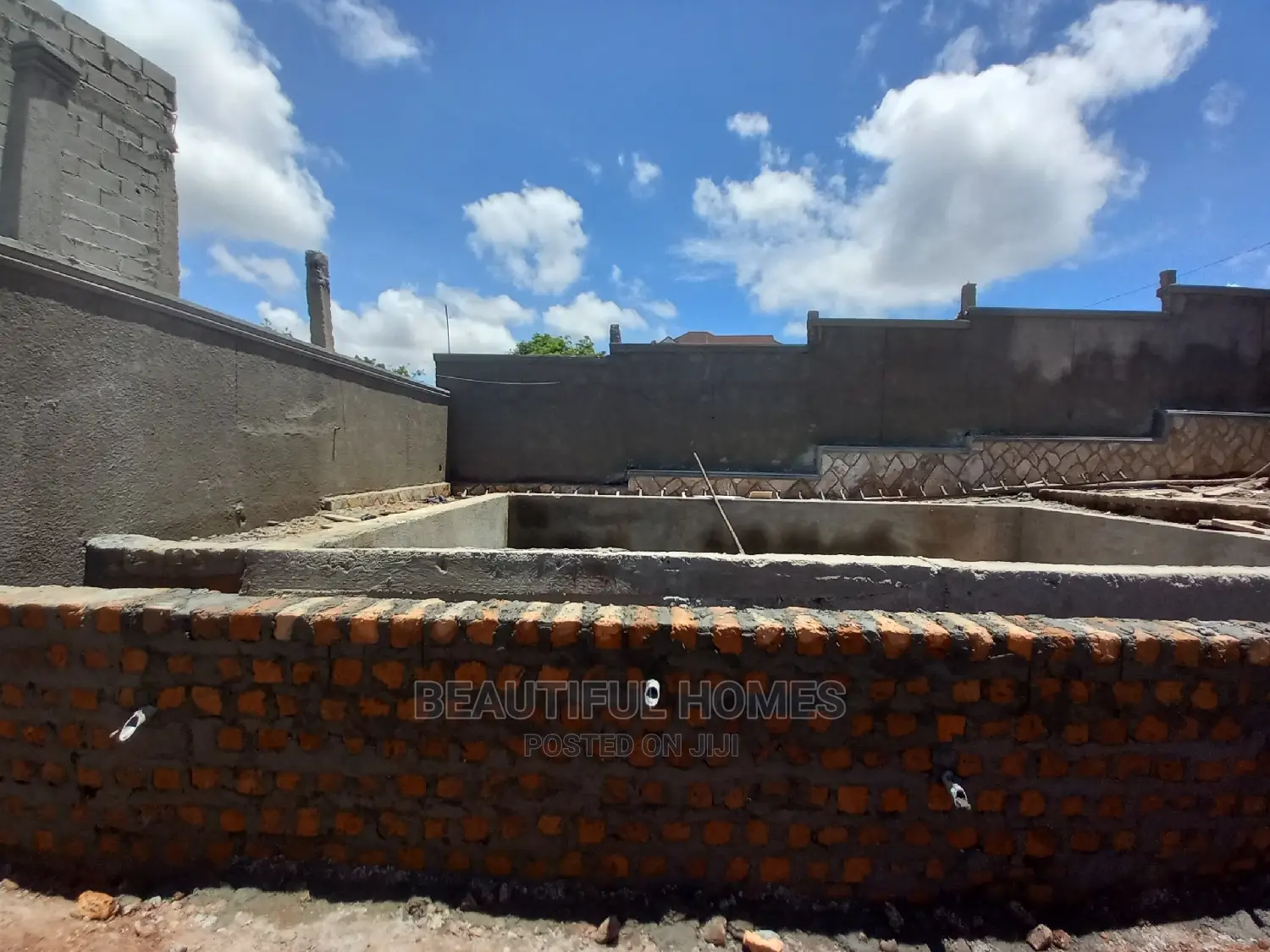 Furnished 6bdrm Mansion in Kigo, Central Division for Sale