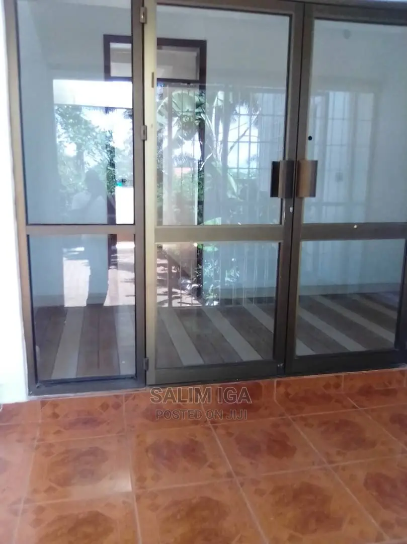 5bdrm Duplex in Kololo Property, Central Division for Rent
