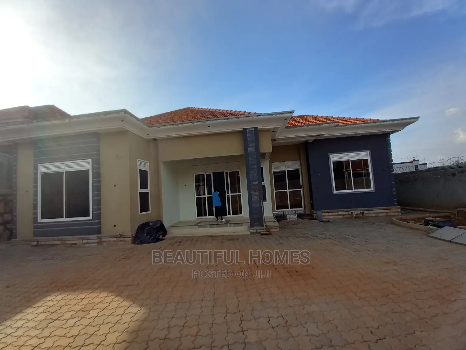 Furnished 4bdrm House in Kira Tarmacked for Sale